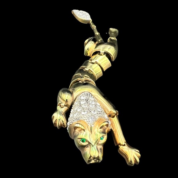 1980s  Lion Articulated Shoulder Brooch Pin Gold Plated Pave Crystals Statement - Picture 2 of 13